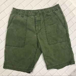 Old Navy Green Bermuda Sz 31 (Y33)